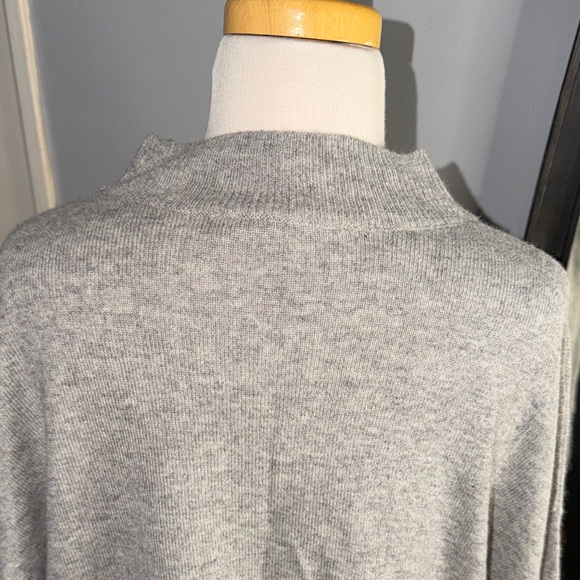 Everlane Cashmere  Light Gray Turtleneck Sweater - Picture 5 of 8
